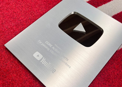 CORE Action Sports hat die Marke von 100.000 YouTube-Abonnenten überschritten! Silberne YouTube-Plakette