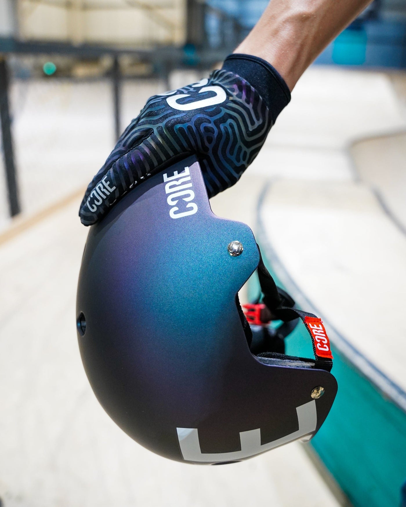 CORE Protection Aero BMX Gloves Neo Chrome I Bike Gloves Holding Helmet