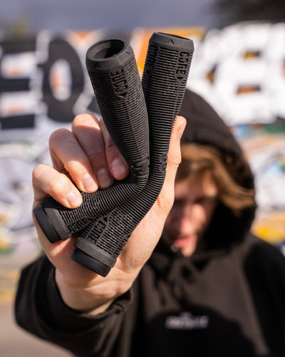 CORE Skinny Boy Scooter Handlebar Grips 170mm Black I Scooter Grips Squish